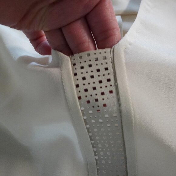 Vince. Laser cut Leather Paneled Silk Blouse Size Large - Picture 4 of 9